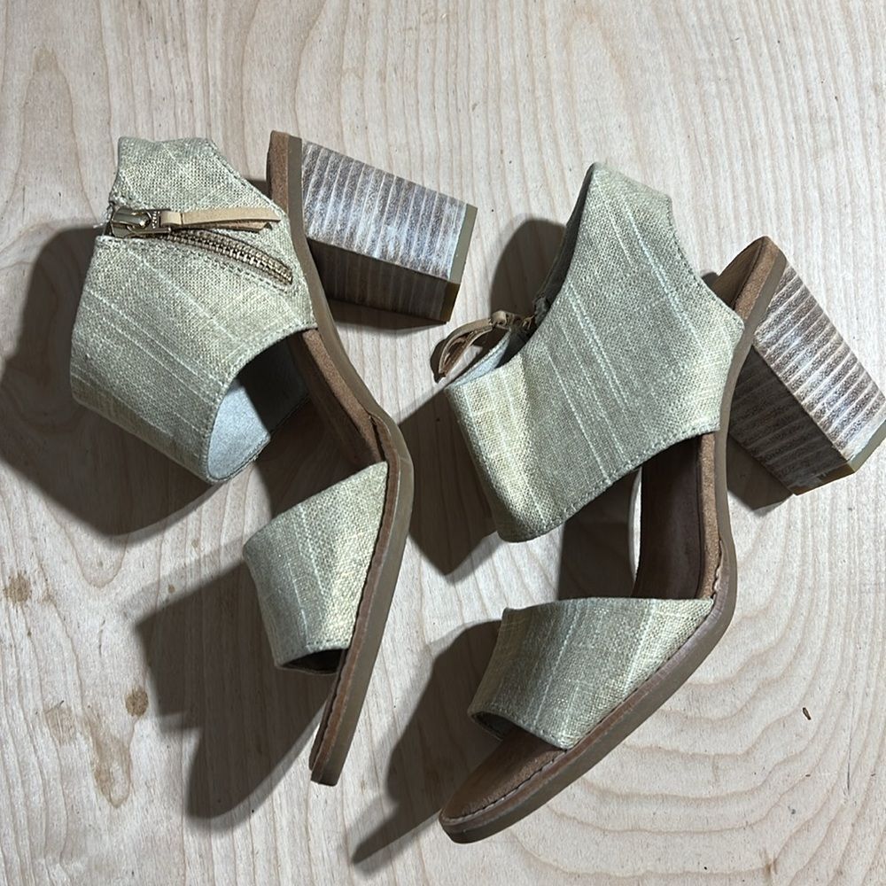 Tom’s 3.5 inch heels with zipper accent